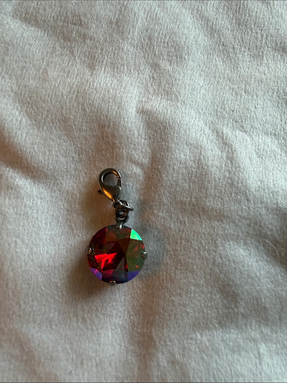 Sabika- Iridescent Res Round Crystal Clasp Charm